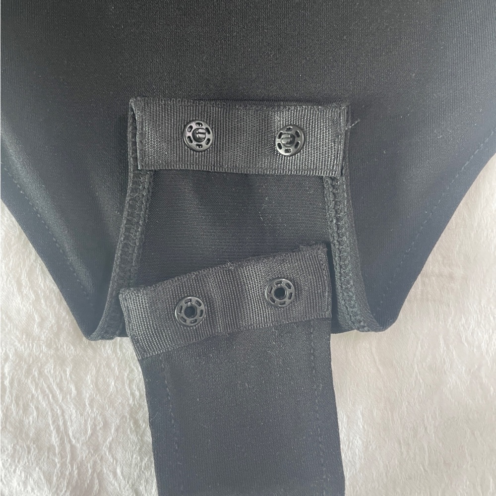 H&M Asymmetrical off-the-shoulder bodysuit - Picture 11 of 16